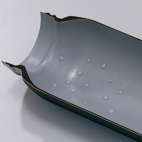 Easy-to-clean nonstick coated interior resists odor and stain