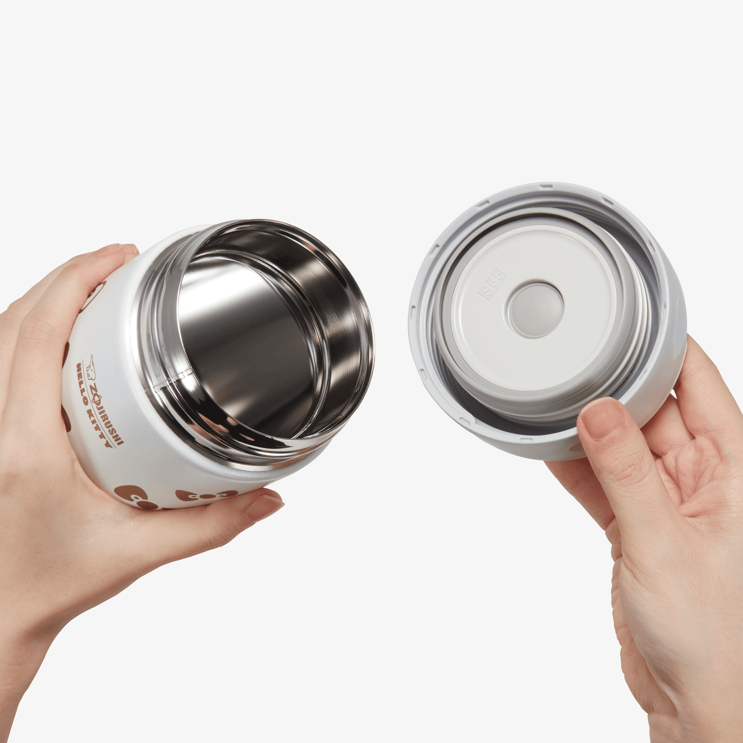 Tight-fitted lid with gasket seals tightly to minimize leaks and maximize heat retention