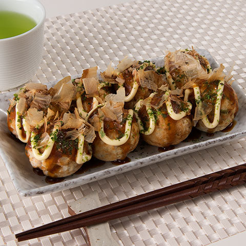 Makes 26 large Takoyaki (octopus balls) at a time