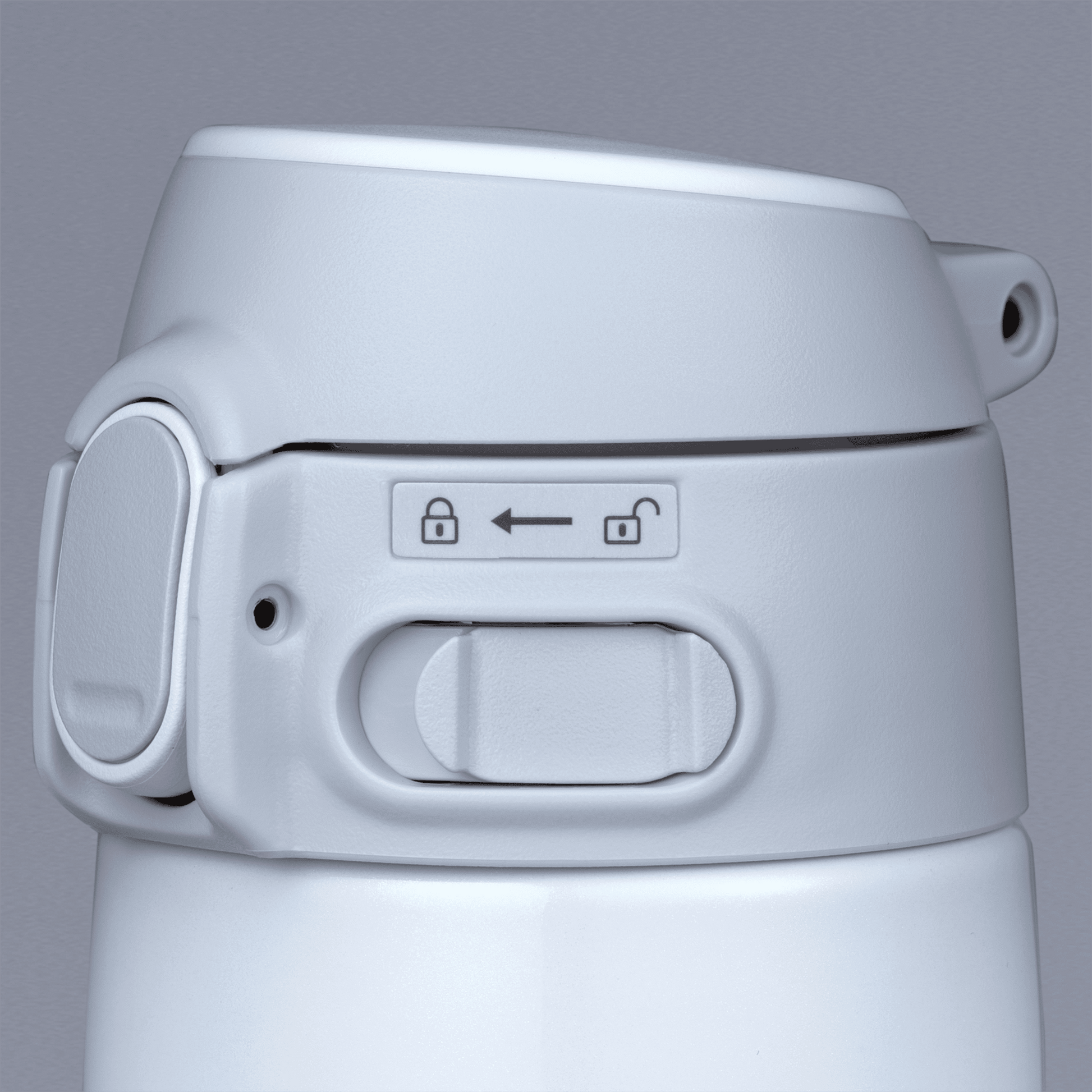 Safety lock prevents the lid from opening accidentally