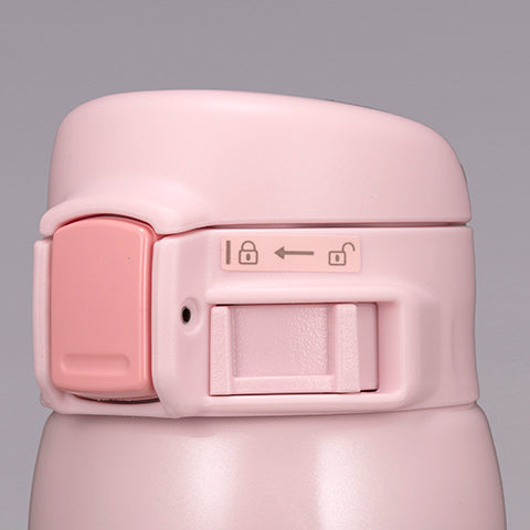 Safety lock prevents the lid from opening accidentally